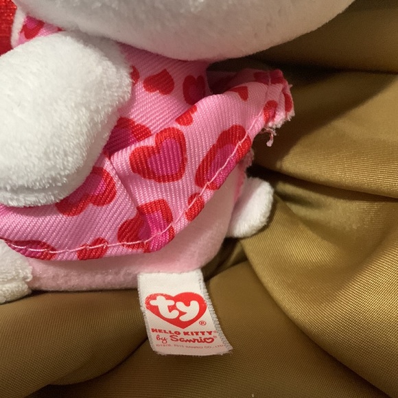 TY Rare Sanrio Hello Kitty Heart Plushie - Picture 3 of 4